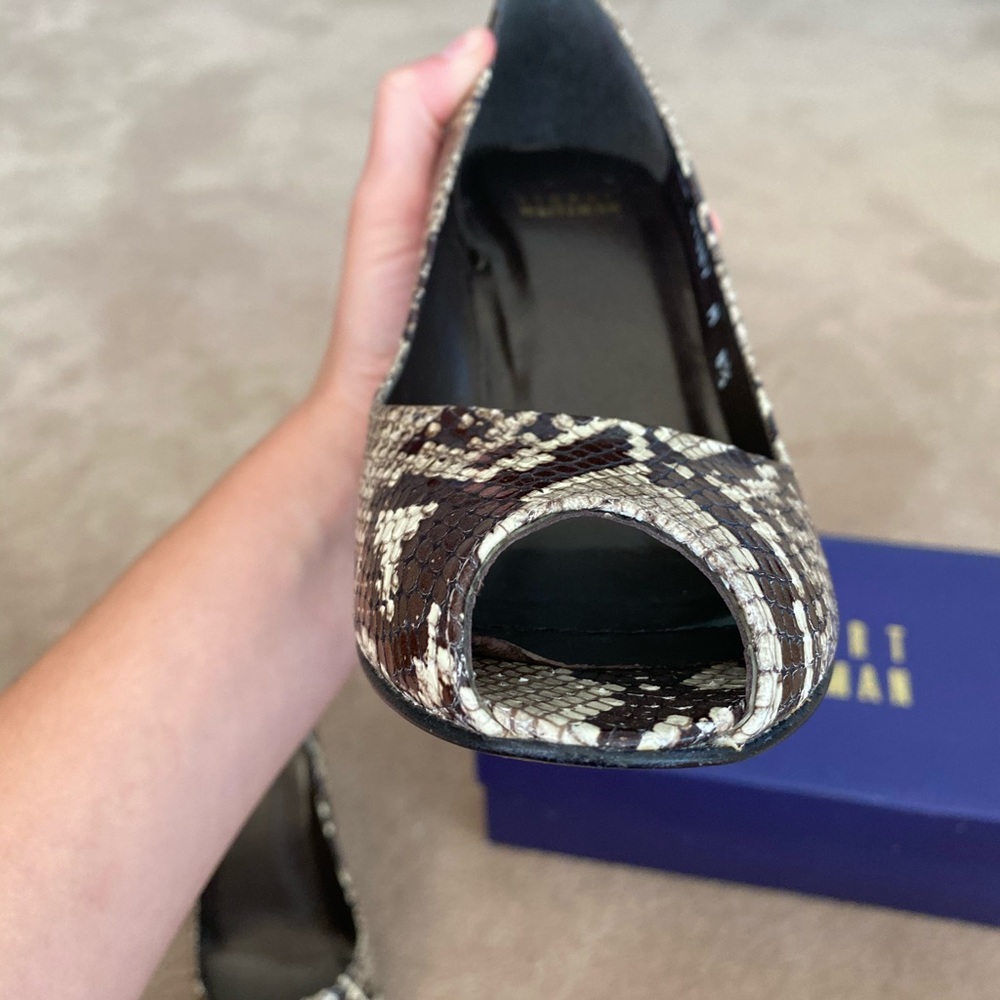 Stuart Weitzman Alligator Print Peep Toe Pumps - image 5